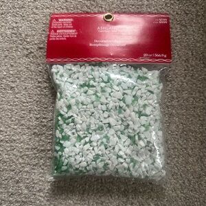 Ashland White and Green Decorative filler